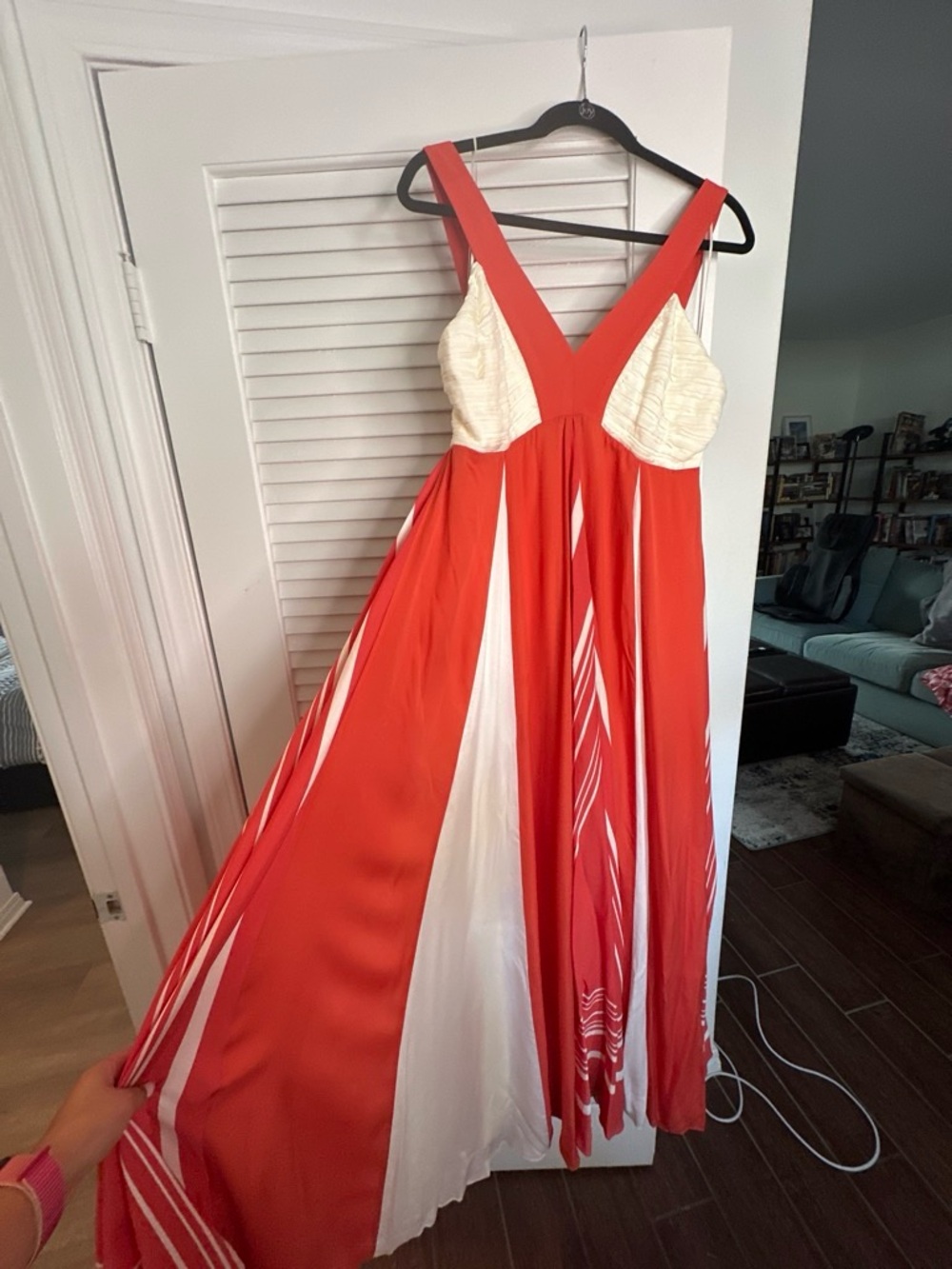 Reiss Coral and Ivory Panelled V‑Neck Maxi Dress - Picture 3 of 7